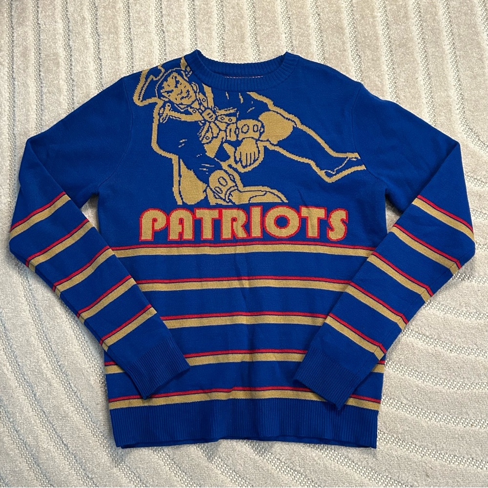 NFL New England Patriots Retro Pat Patriot Logo Crewneck Striped Sweater - M
